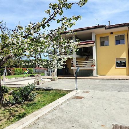 Bastia Home Appartamento Бастия Умбра Екстериор снимка