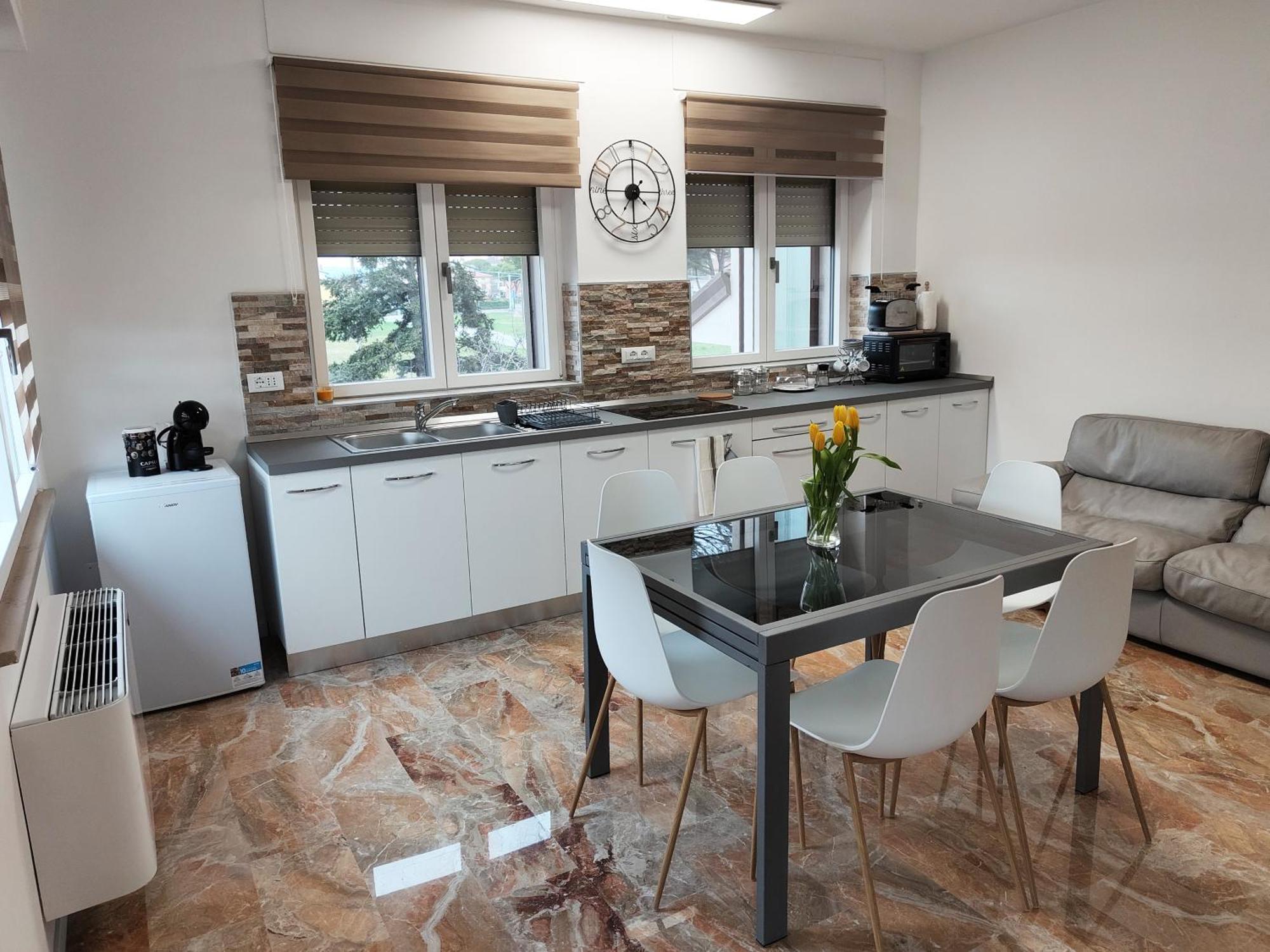 Bastia Home Appartamento Бастия Умбра Екстериор снимка